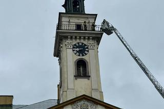Pożar ratusza w Cieszynie! Budynek ewakuowany. Zapaliła się skrzynka elektryczna na wieży [ZDJĘCIA].