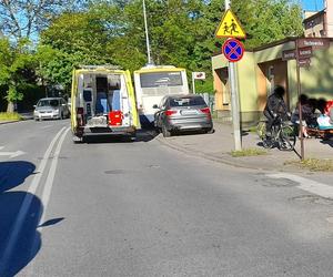 Autobus nagle stanął na skrzyżowaniu w Tarnowie. Kierowca miał udar w czasie kursu