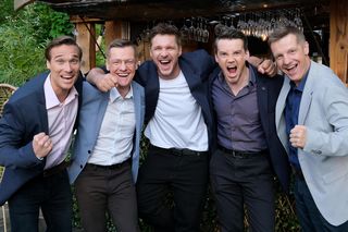 M jak miłość, odcinek 1887: Marcin (Mikołaj Roznerski), Olek (Maurycy Popiel), Jakub Karski (Krzysztof Kwiatkowski), Piotrek (Marcin Mroczek), Paweł (Rafał Mroczek)