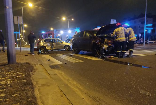 Wypadek na osiedlu TBS. SUV uderzył w Toyotę, którą jechała kobieta z dziećmi