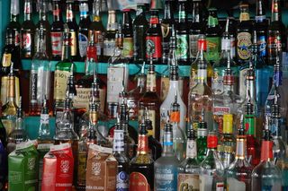 Będą zmiany w akcyzie na alkohol. Resort finansów pracuje nad opłatą za małpki