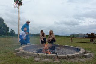 Postawili majowe drzewko. Impreza integracyjna w Henrykowie koło Leszna