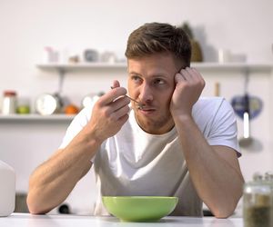 Dieta przed kolonoskopią. Co można jeść, a czego nie jeść przed zabiegiem? Przykładowy jadłospis