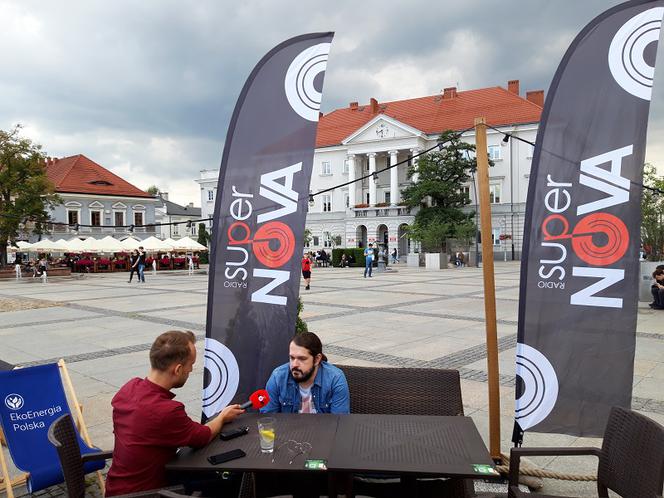 Super Lato w Kielcach. Zdjęcia z naszego mobilnego studia w ogródku letnim klubu Maska