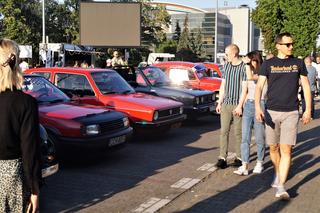 Bydgoskie Klasyki Nocą. Wyjątkowe auta zaparkowały pod Torbydem [ZDJĘCIA]