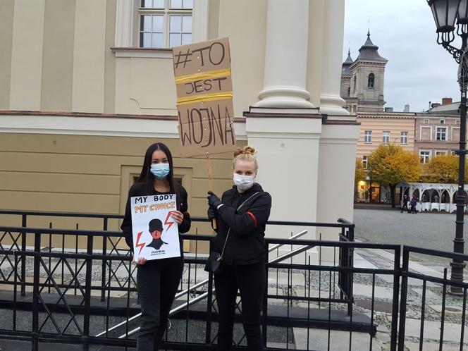 Idą lwice na ulice. Mieszkańcy Leszna znów protestują