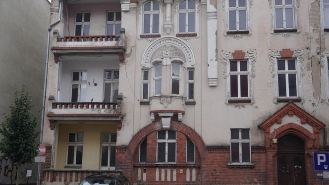 Zabytkowa kamienica w Olsztynie na sprzedaż. To największy pustostan w centrum miasta