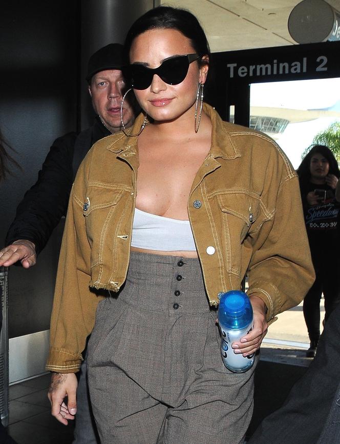 Demi Lovato na lotnisku