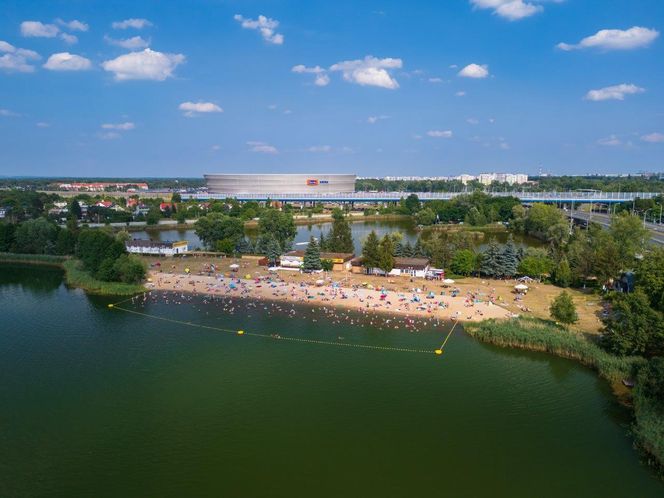 Otwierają popularne kąpieliska we Wrocławiu. Sprawdź, gdzie wybrać się nad wodę