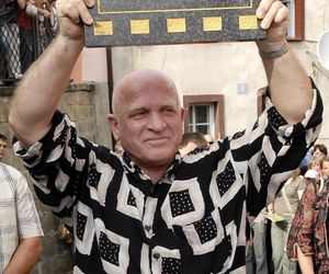 To on przed laty prowadził kultowy program Rosyjska ruletka. Dziś obchodzi 80 urodziny