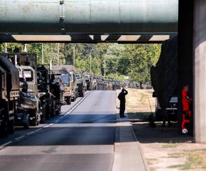 Defilada wojskowa 15 sierpnia w Warszawie. Święto Wojska Polskiego w stolicy