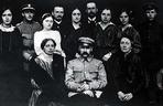 Józef Piłsudski z rodziną i przyjaciółmi