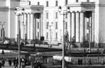Czysty Pałac Kultury i Nauki w Warszawie - zobacz stare zdjęcia. Tak wyglądał bez warstwy brudu