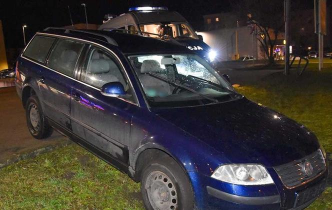 Przyjechał do marketu po alkohol i od razu go wypił. Po chwili zawiesił auto na skarpie