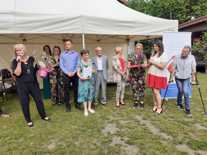 W uroczystości z okazji 10-lecia Szansy w Siedlcach wzięli udział przedstawiciele różnych lokalnych organizacji pomocowych