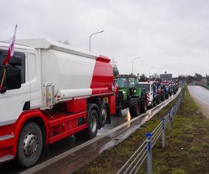 Protest rolników z 20 lutego. Blokada drogi obok Białegostoku