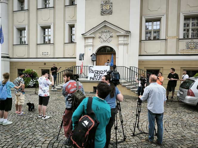 Manifestacja przeciwko niechęci do imigrantów w Lesznie 