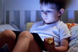 Syn korzystał z tabletu ojca, wydał ponad 33 tys. euro na aplikacje. Sąd nie miał wątpliwości, kto ponosi winę