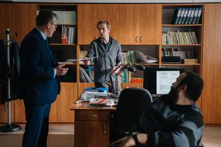 Profilerka sezon 2 - odcinek 11 streszczenie. Regina znajduje w Stormii zwłoki szefa, Maxa Budzisza