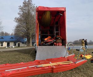 Lubelscy strażacy na ćwiczeniach. Na Zalewie Zemborzyckim doskonalili się w zakresie ratownictwa lodowego