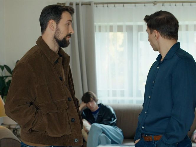 Barwy szczęścia, odcinek 3179: Tomasz (Jakub Sokołowski), Kodur (Oskar Stoczyński), Wiktor (Grzegorz Kestranek)