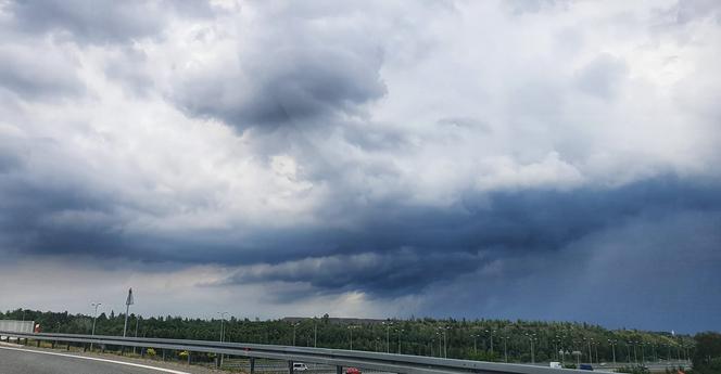 Potężne chmury nad Sośnicą - Gliwice