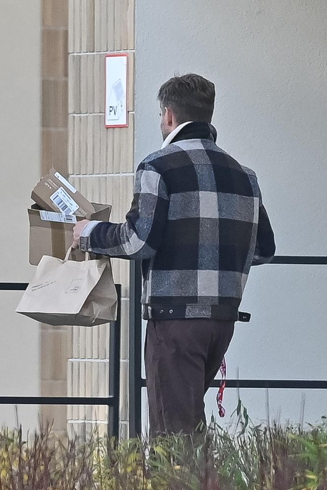 Agnieszka Kaczorowska siedzi i pachnie, a Rogacewicz wynosi śmieci i je kanapke poza autem... Fajna para?