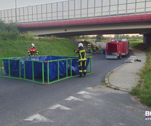 Bochnia. Magazyn i składowisko opon stanęły w ogniu