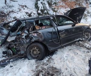 Tragedia w pobliżu „zakrętu śmierci”. 31-letni kierowca zmarł w szpitalu 