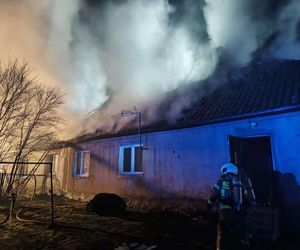 Tragiczny pożar budynku wielorodzinnego. Nie żyje jedna osoba, dwie są poparzone