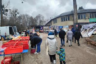 Kultowe miejsce handlu w Łodzi. Jak wygląda giełda na stadionie „Startu”?