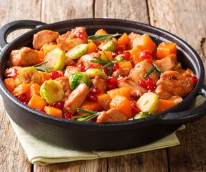 Kurczak duszony z warzywami i brązowym ryżem