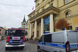 Straż pożarna i policja przed lubelskim ratuszem. Co się stało? 