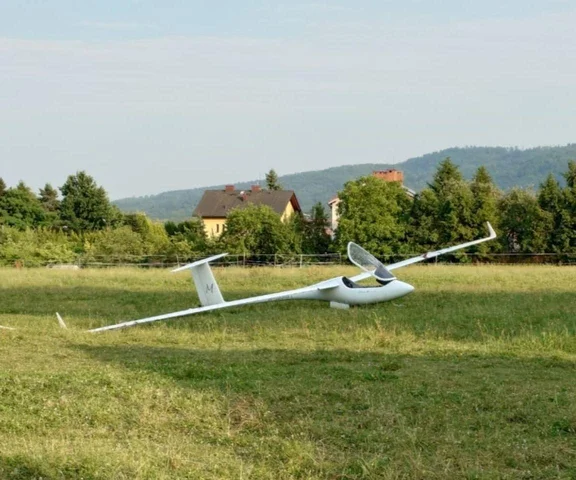 Awaryjne lądowanie szybowca w Bielsku-Białej. Pilot był kompletnie pijany