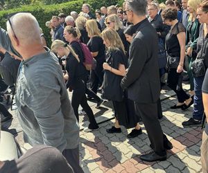 Michał Czernecki z nową partnerką na pogrzebie Joanny Kołaczkowskiej