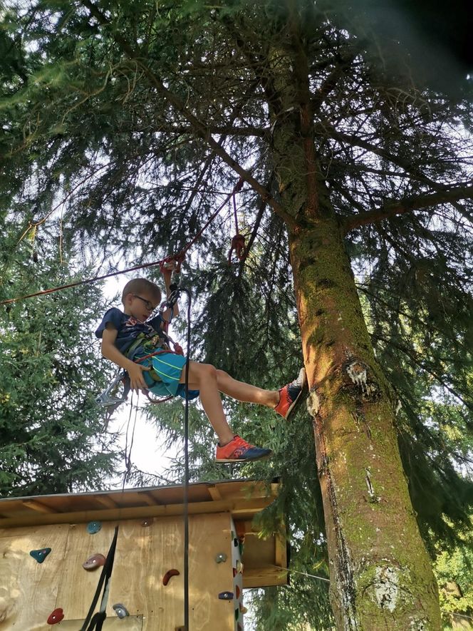 12-letni Arek dziękuje chirurgom z Gliwic. "Lekarze przyszyli moje paluszki"
