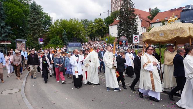 Boże Ciało 2025. Tysiące osób uczestniczyło w olsztyńskich procesjach
