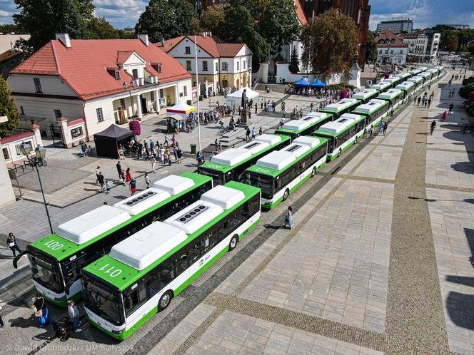 Zaprezentowano pierwsze 20 autobusów elektrycznych w Białymstoku. Od poniedziałku pojawią się na ulicach miasta [ZDJĘCIA]