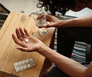 Świadome placebo na migrenę. Jak działa tabletka bez substancji leczniczej?
