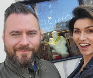 Żona Krzysztofa Stanowskiego trafiła do telewizji. Jeden szczegół od razu rzuca się w oczy. Kim jest Marta Sosnowska, żona Stanowskiego 