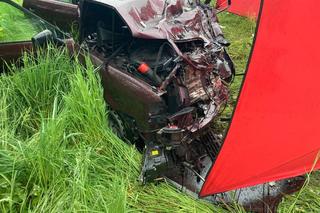 Śmiertelny wypadek na trasie Zapałów-Wólka Zapałowska! 21-latek nie żyje. Do wypadku doprowadził kierowca busa? [ZDJĘCIA]