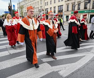 Inauguracja nowego roku akademickiego w Lublinie. Symbolicznie przemaszerowano przez centrum miasta