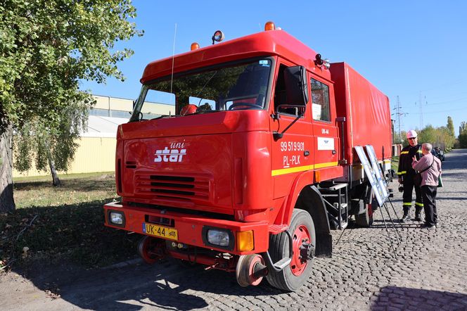 Zlot pojazdów zabytkowych na terenie dawnej Fabryki Samochodów Ciężarowych w Lublinie