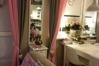 Salon na wiosnę z pudrowym różem zdjecie nr 1