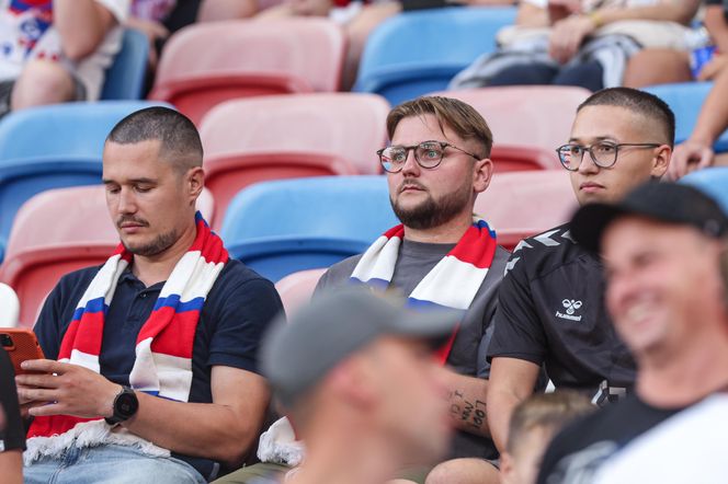 Górnik Zabrze - Termalica Nieciecza. Niesamowita atmosfera na Arenie Zabrze! Kibice Górnika dopingują swoją drużynę
