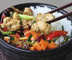 Ryż, kasza i kurczak w pomidorach