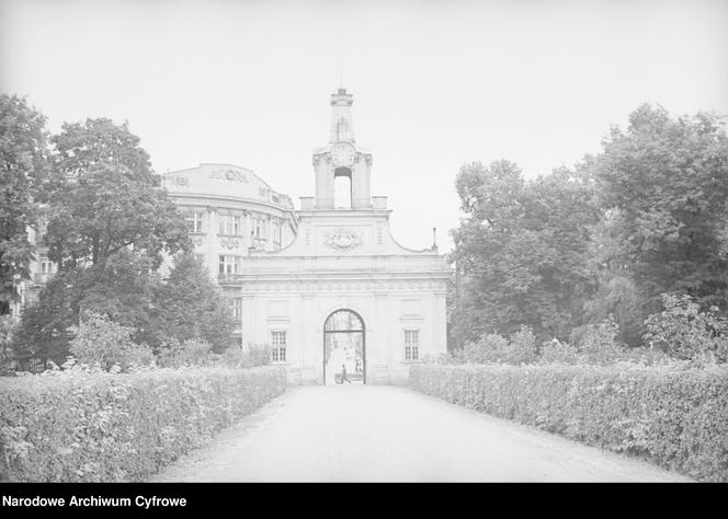 Brama Wielka Pałacu Branickich. 1936 rok