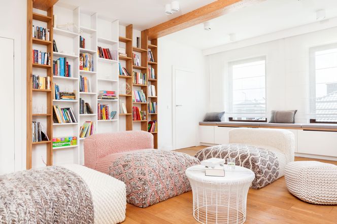 Książki w domu. Regał, półka, a może coś innego. Biblioteka z pomysłem