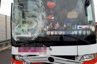Zderzenie autobusu z samochodem osobowym na drodze S3. Cztery osoby zostały poszkodowane!