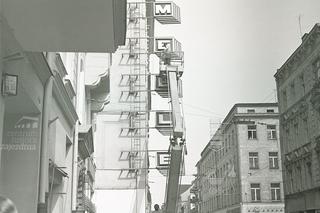 Sklep meblowy przy ul. Szewskiej, 1975 r.